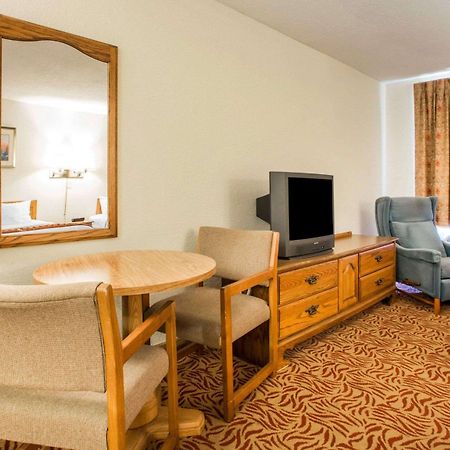 Econo Lodge Inn & Suites Stevens Point Esterno foto