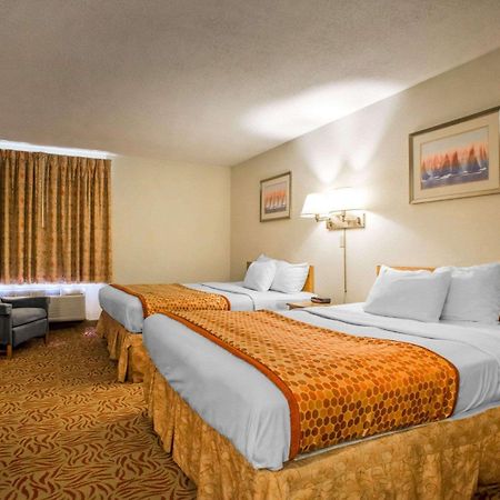 Econo Lodge Inn & Suites Stevens Point Esterno foto