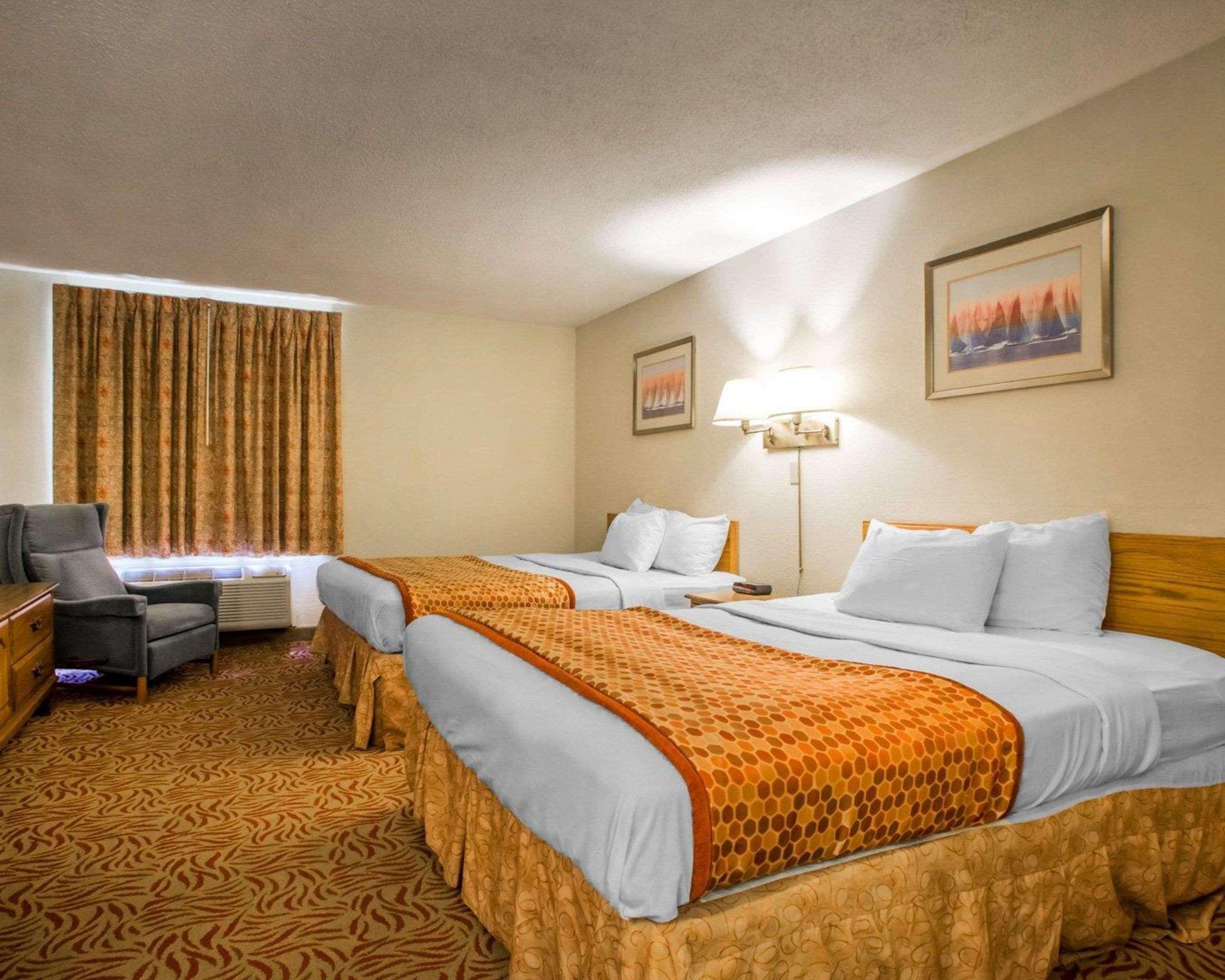 Econo Lodge Inn & Suites Stevens Point Esterno foto