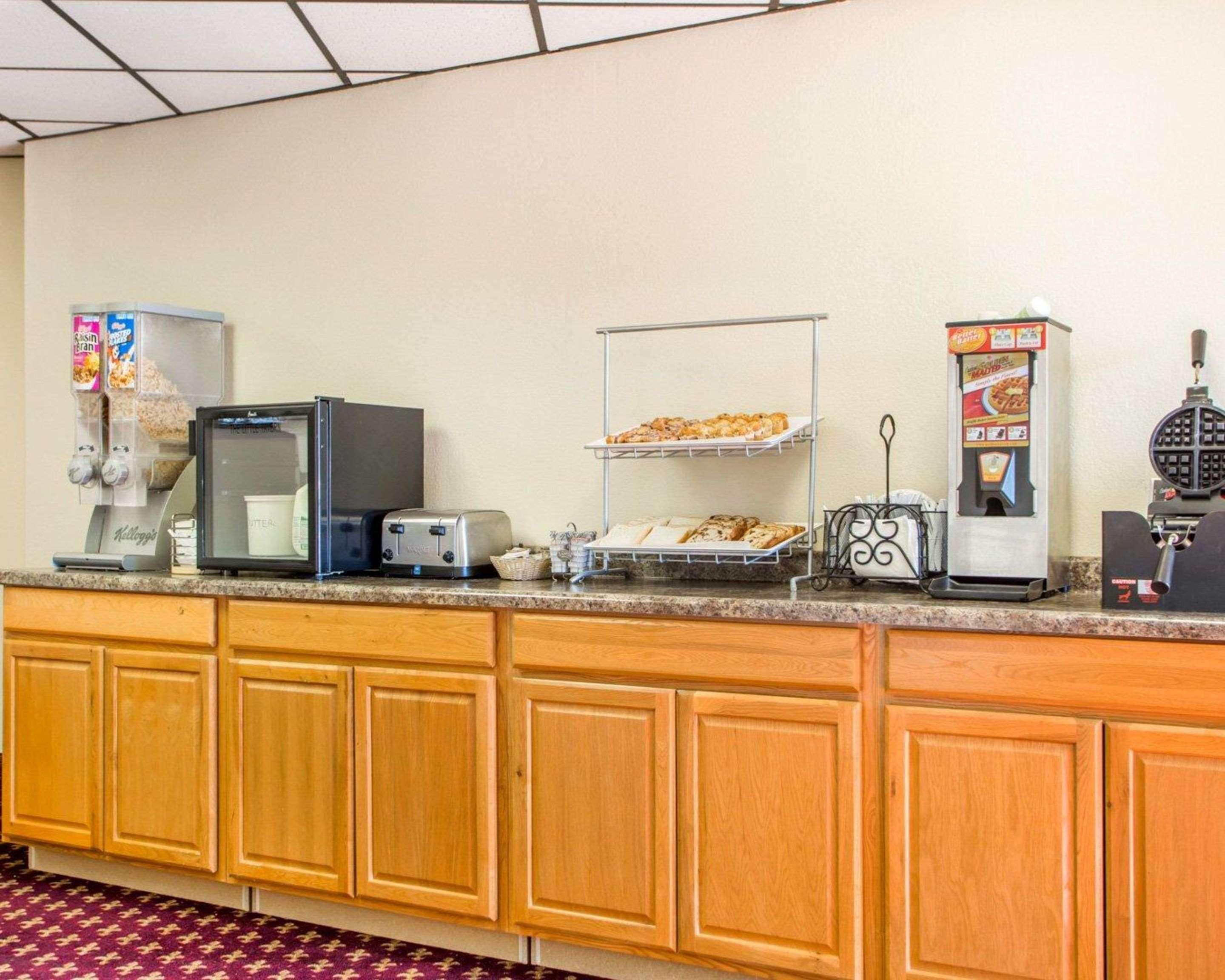 Econo Lodge Inn & Suites Stevens Point Esterno foto