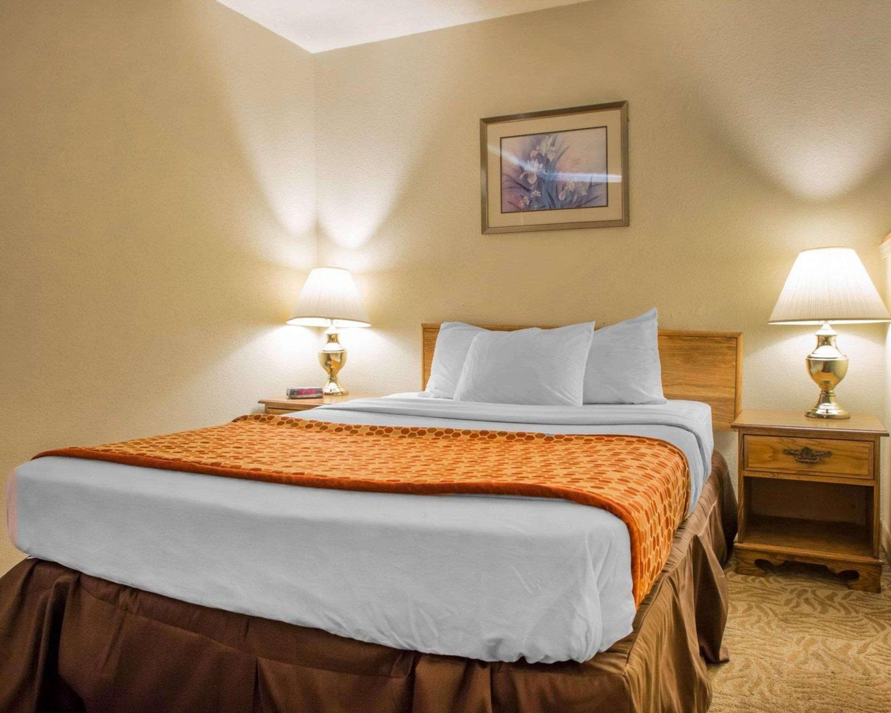 Econo Lodge Inn & Suites Stevens Point Esterno foto