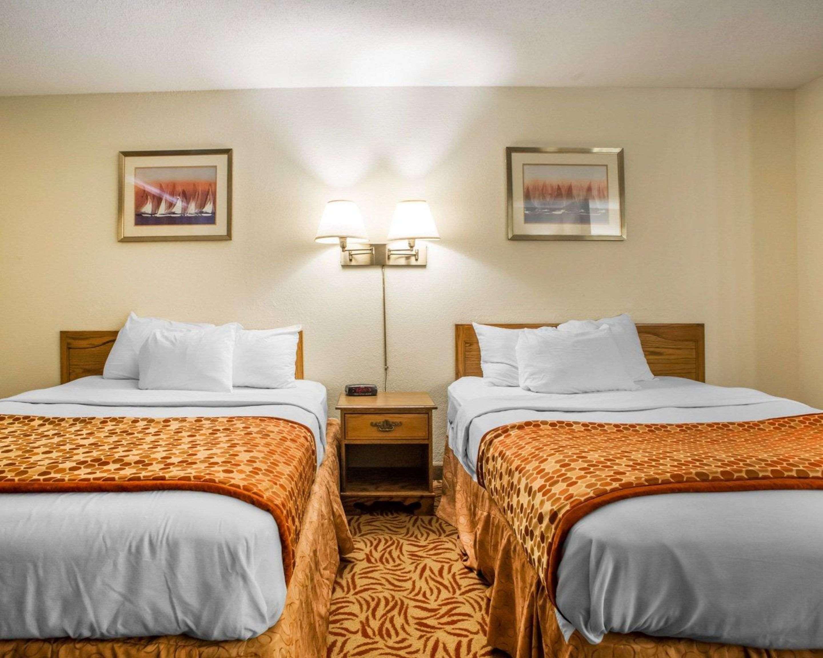 Econo Lodge Inn & Suites Stevens Point Esterno foto