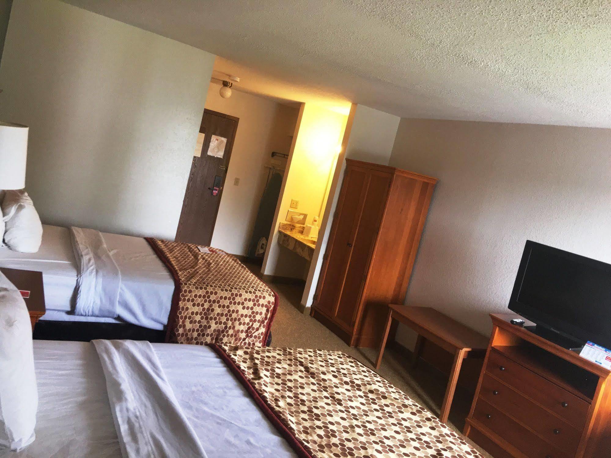 Econo Lodge Inn & Suites Stevens Point Esterno foto