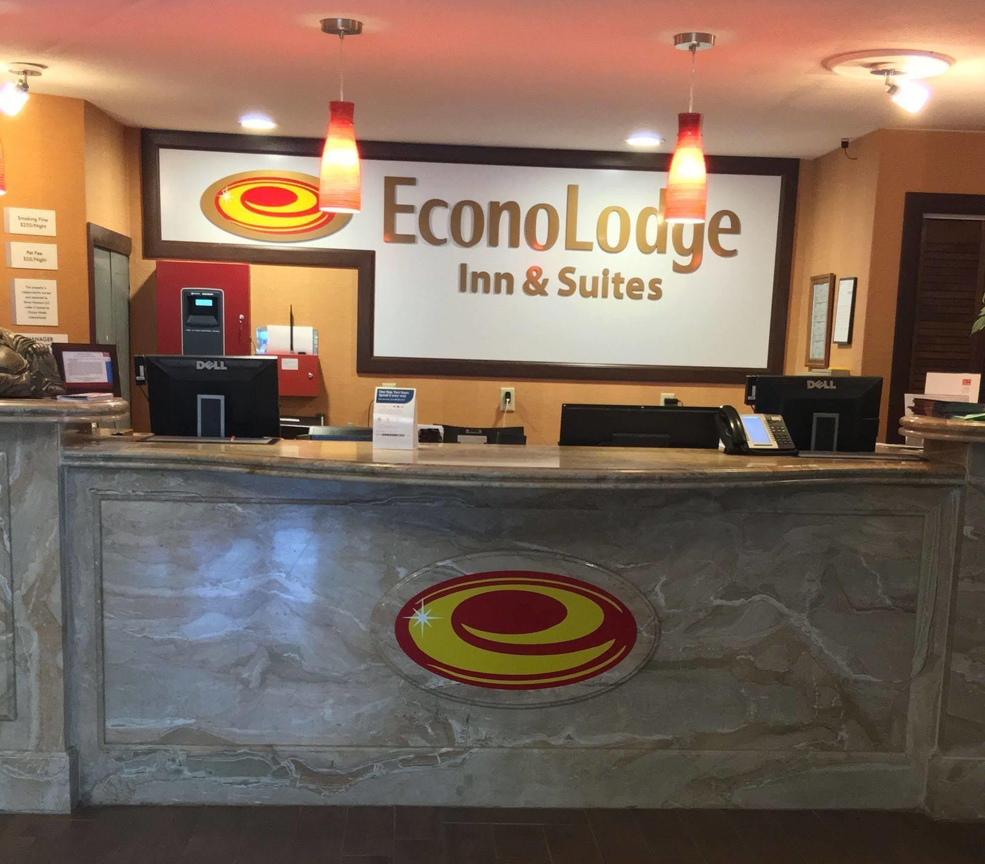 Econo Lodge Inn & Suites Stevens Point Esterno foto