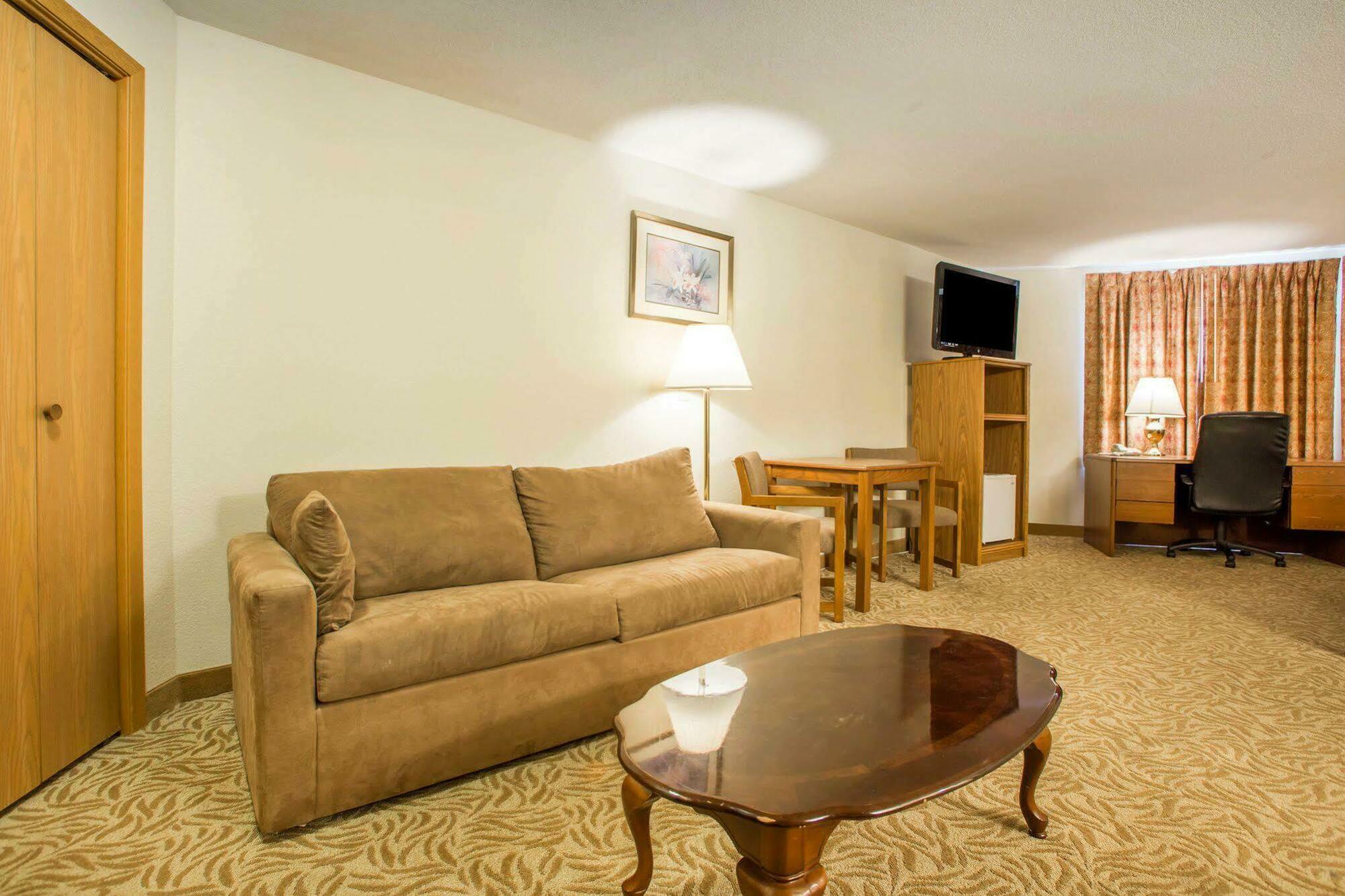 Econo Lodge Inn & Suites Stevens Point Esterno foto